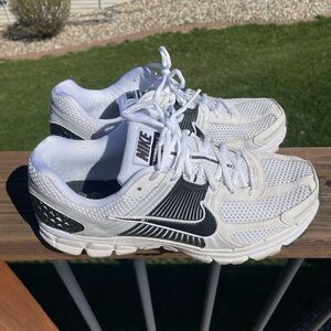 Nike Zoom Vomero 5 Men’s Size 9.5 White Black Running Shoes